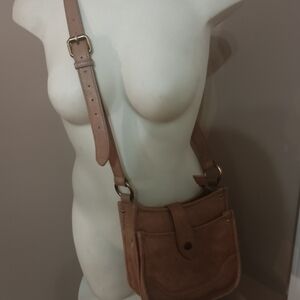 Elegant Tan Leather Crossbody Bag